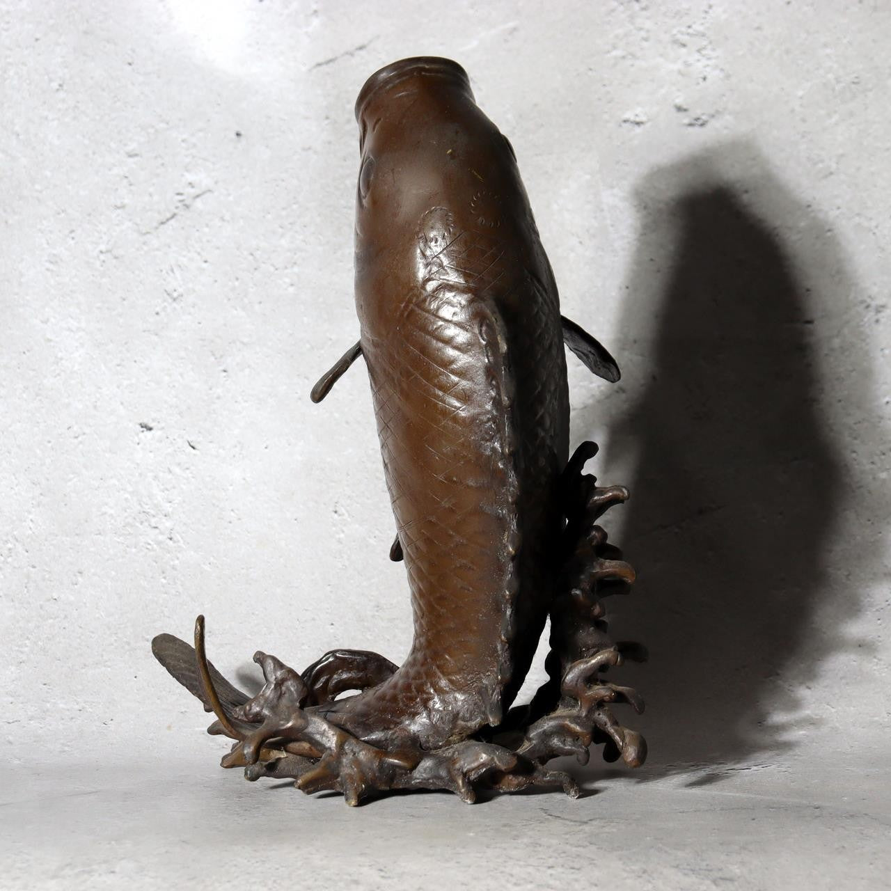 Antique Japanese Bronze Koi Carp Splashing Waves Flower Vase Ichirin-zashi 21cm0