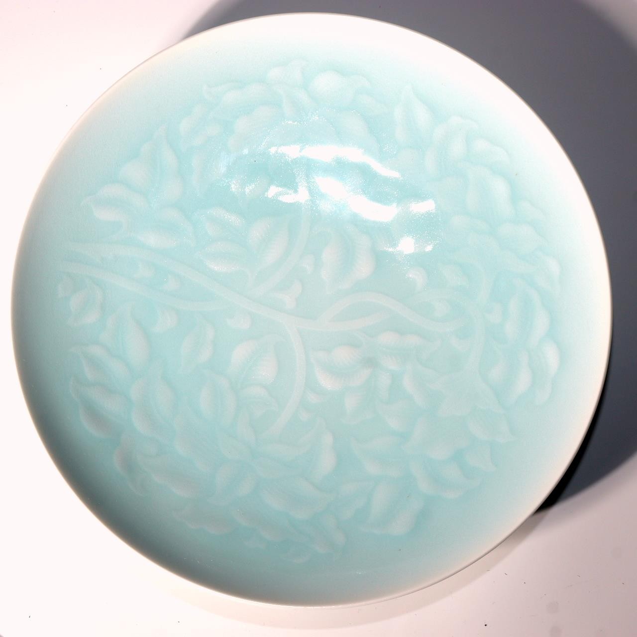 Kaiji Tsukamoto Living National Treasure Seihakuji Celadon Plate Karakusa Signed1