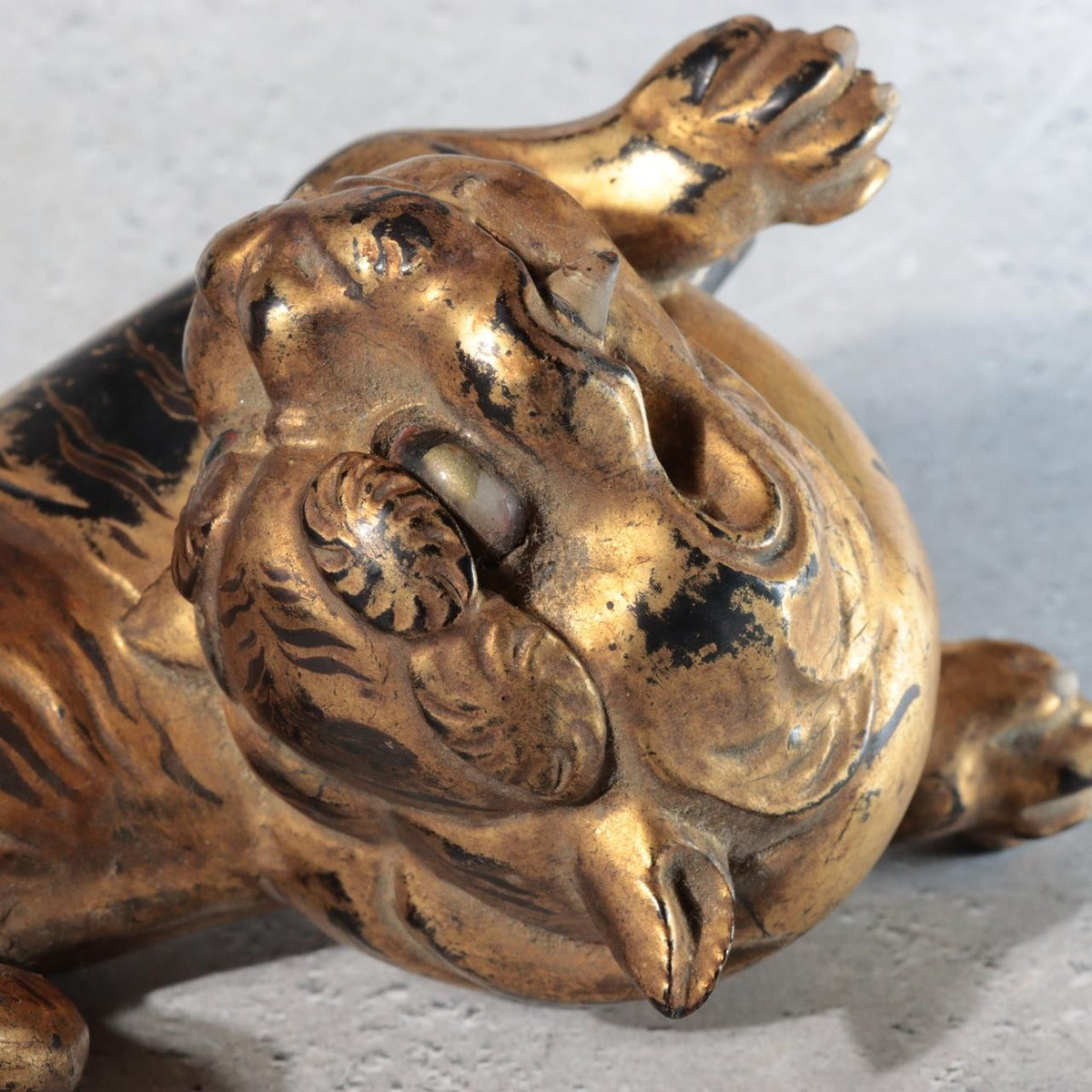 Antique Edo Gilt Wood Neko Tora Cat Tiger Samurai Kabuto Maedate Helmet Crest13