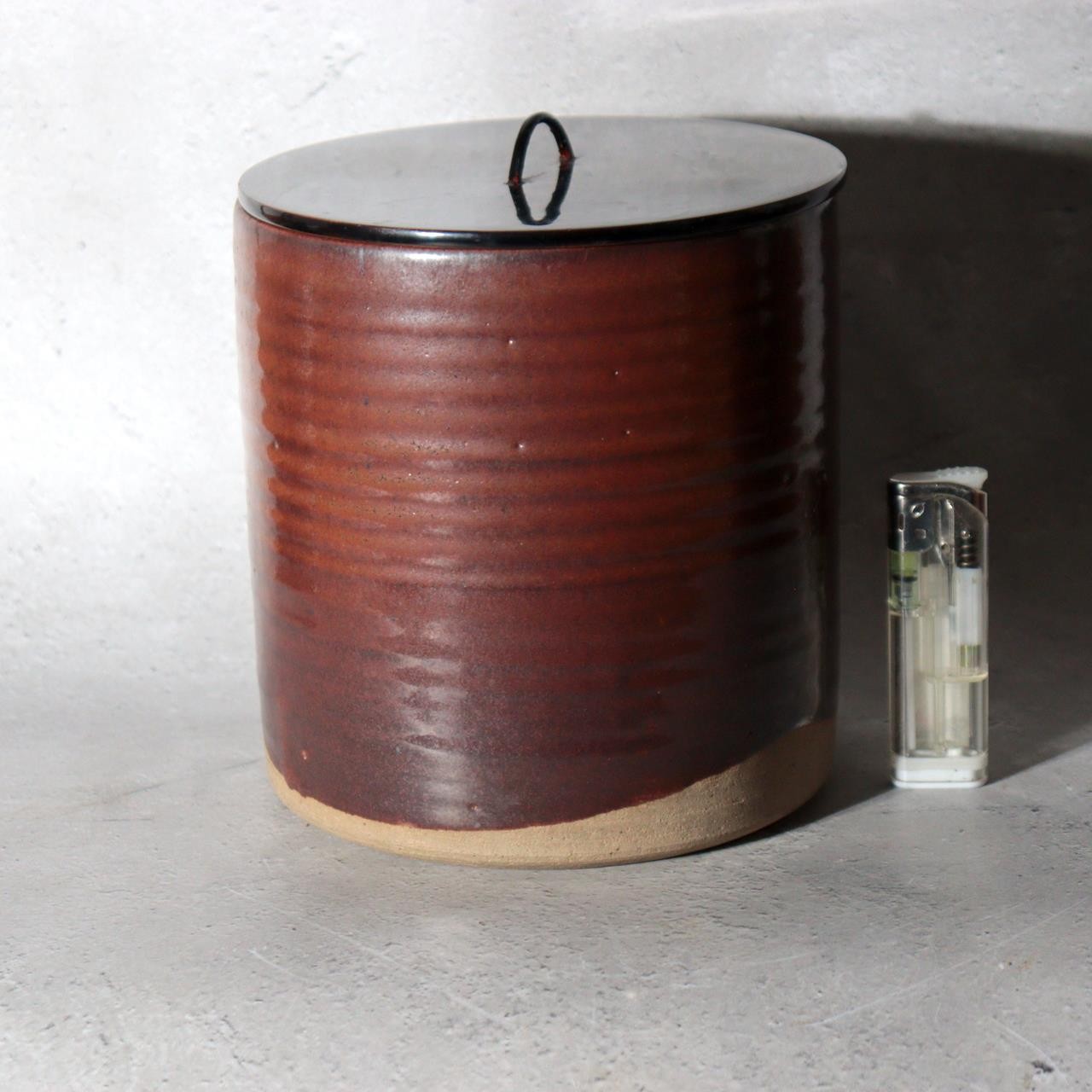 Japanese Seto Ware Ceramic Mizusashi Water Jar Brown Ribbed Texture Tomobako2