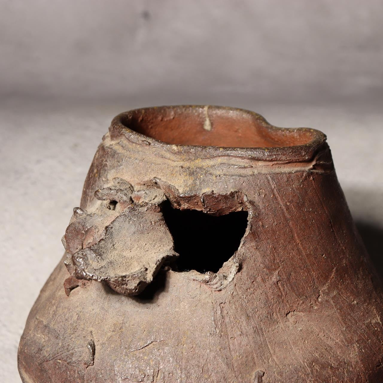 Japanese Pottery Flower Vase Crab Yaburebukuro Torn Sack Tokoname Rakuzan Style6