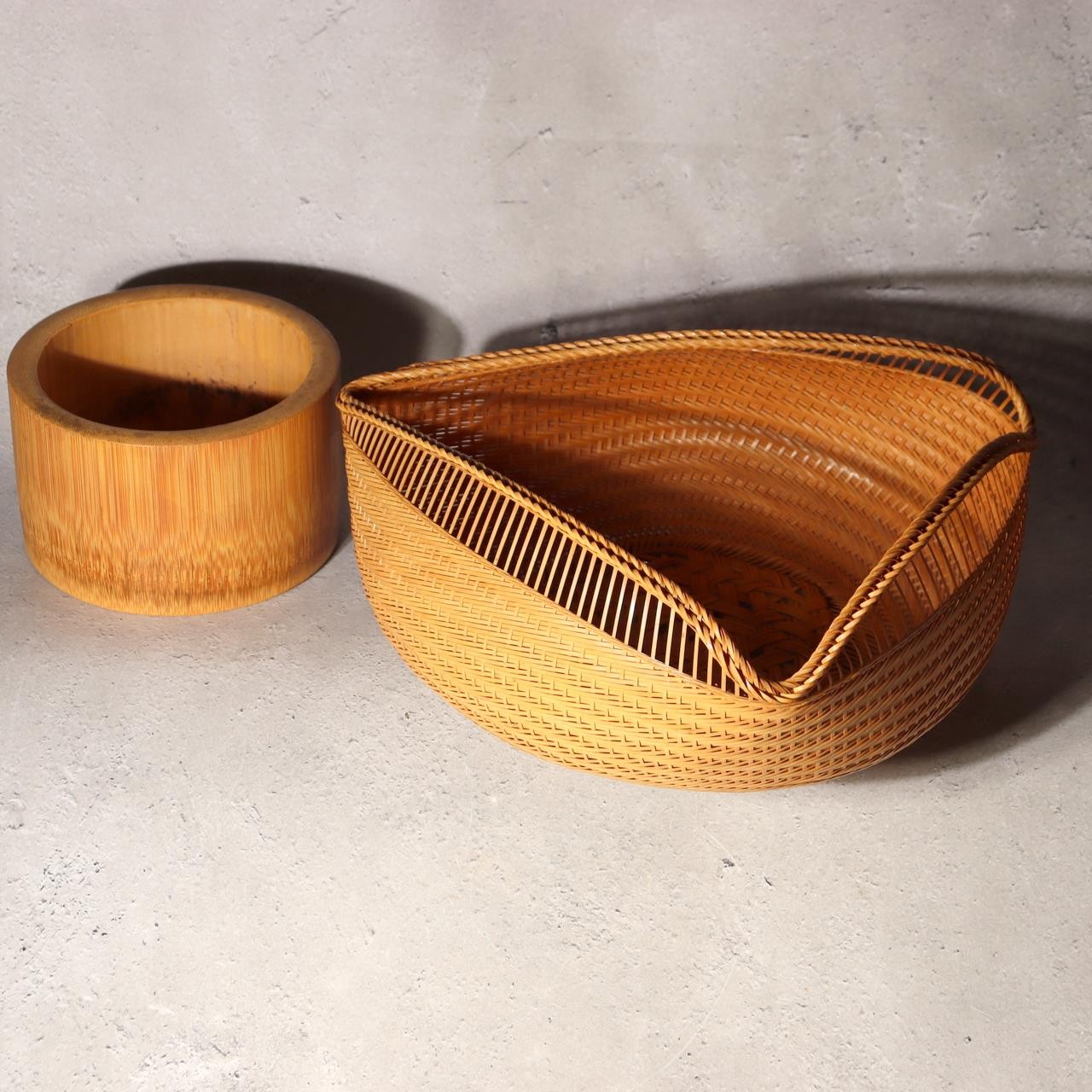 Japanese Bamboo Flower Basket Vase Hanakago Signed Chagetsu Ikebana Woven WO5236