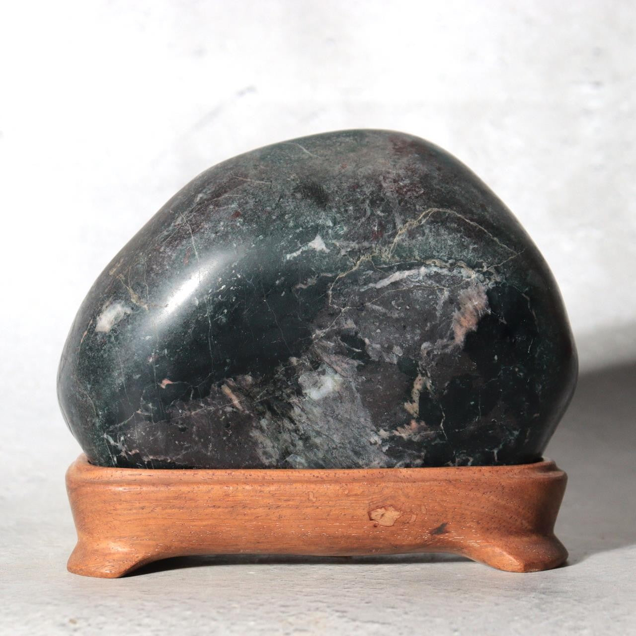 Japanese Suiseki Gifu Kujaku Kikkaseki Chrysanthemum Stone Wooden Base SS2401