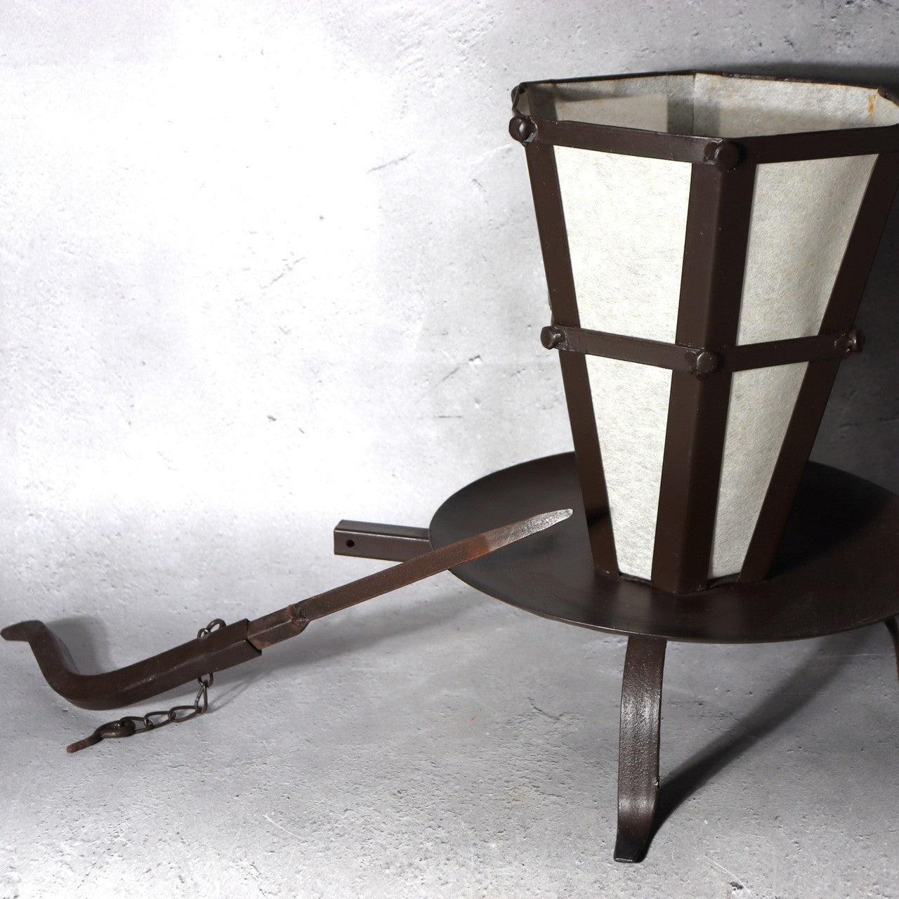 Japanese-Style Lantern Object with Shikomi-Inspired Removable Iron Handle19