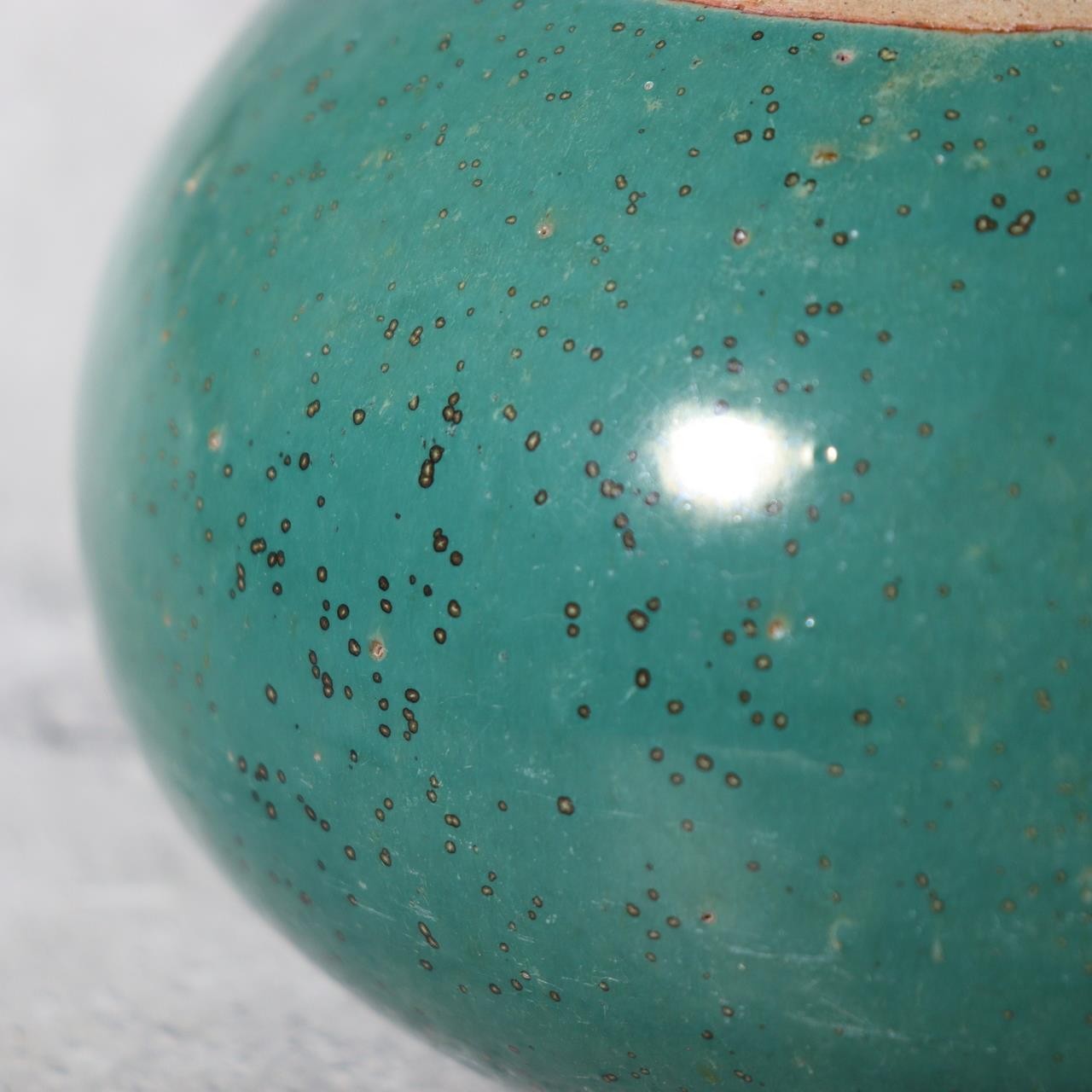 Japanese Ushinoto Kiln Round Vessel Iconic Green & Black Bi-color Design pottery10