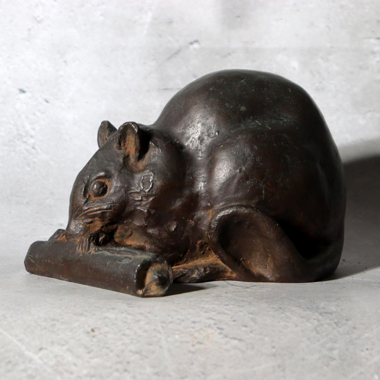 Vintage Japanese Cast Bronze Rat Figurine by Hansan Zodiac Ornament4