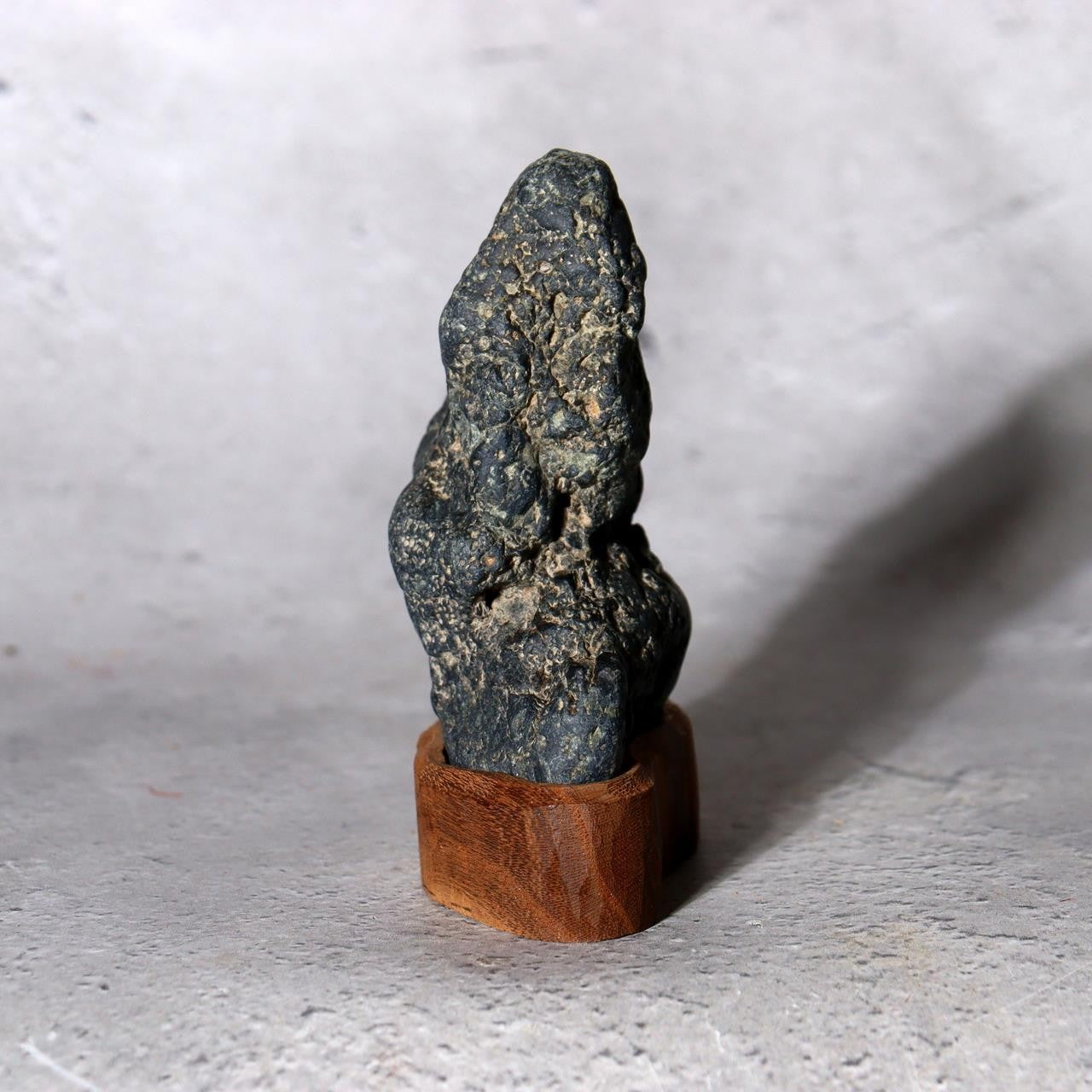 Japanese Suiseki Viewing Stone Standing Mountain Sugata-ishi Natural Formation3