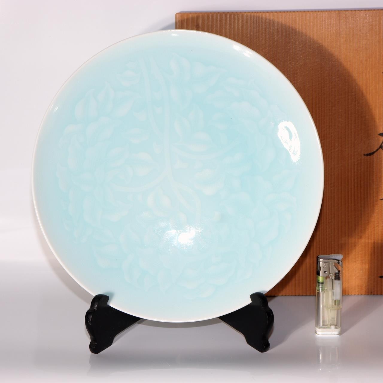 Kaiji Tsukamoto Living National Treasure Seihakuji Celadon Plate Karakusa Signed0