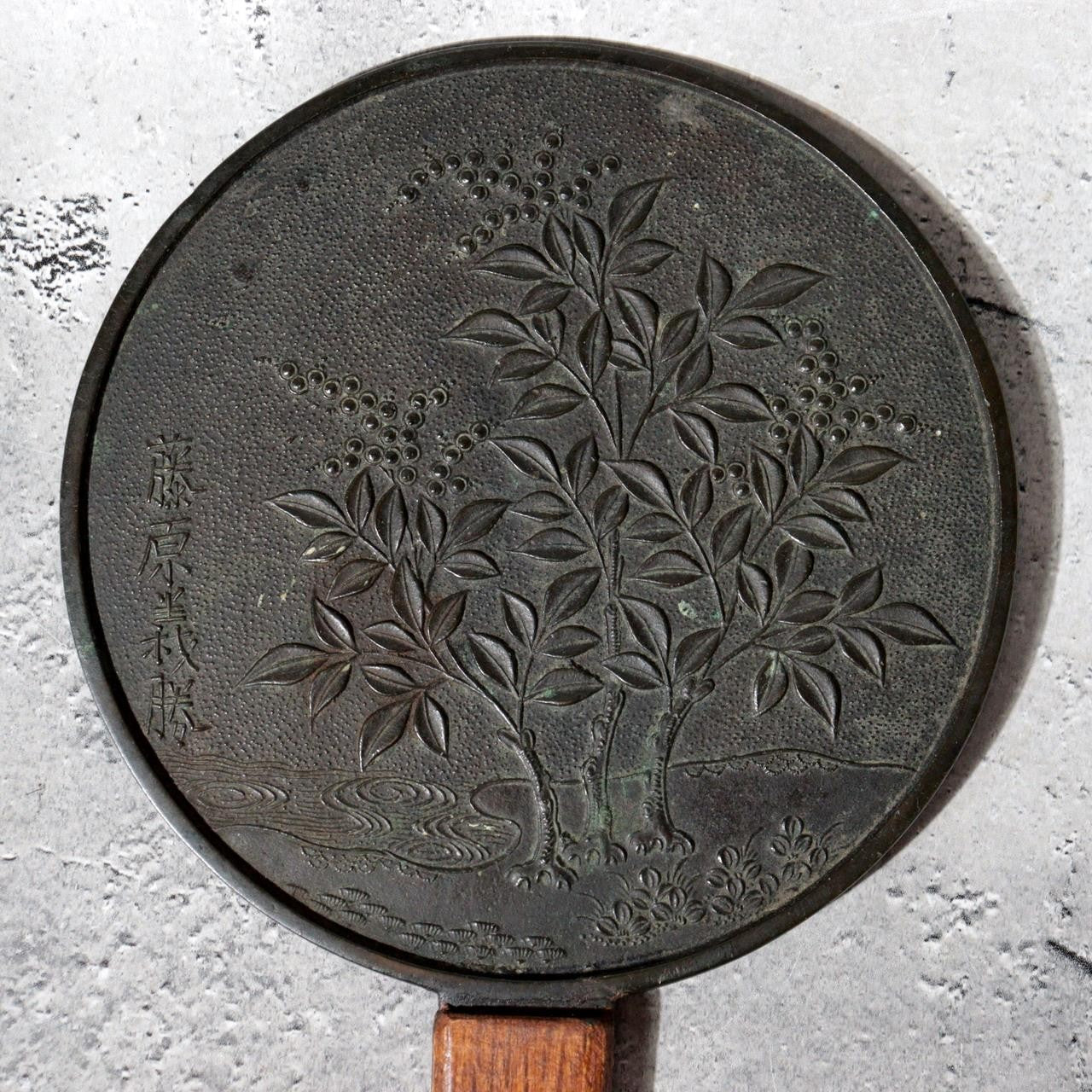 Antique Edo Period Bronze Hand Mirror Fujiwara Yoshikatsu Wooden Handle BOSa490