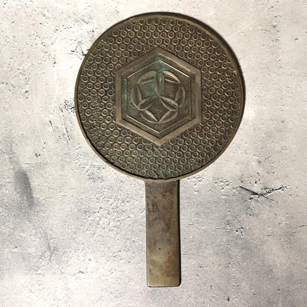 Japanese Antique Bronze Mirror Hand Mirror Bamboo Crest Signed Tenkaichi Edo Era5