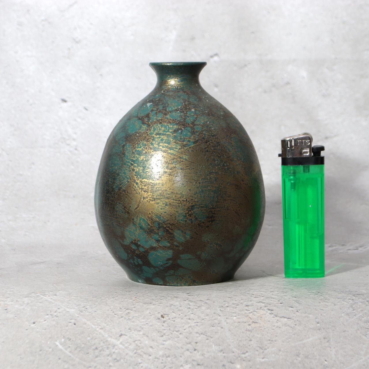 Japanese Bronze Bud Vase Green and Gold Patina Flower Holder BV7761