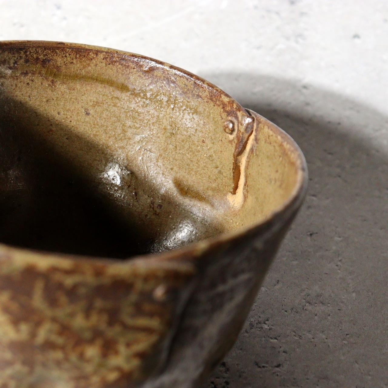 Unique Modern Japanese Studio Pottery Henkei Chawan Rivet-Like Tea Bowl 170g10