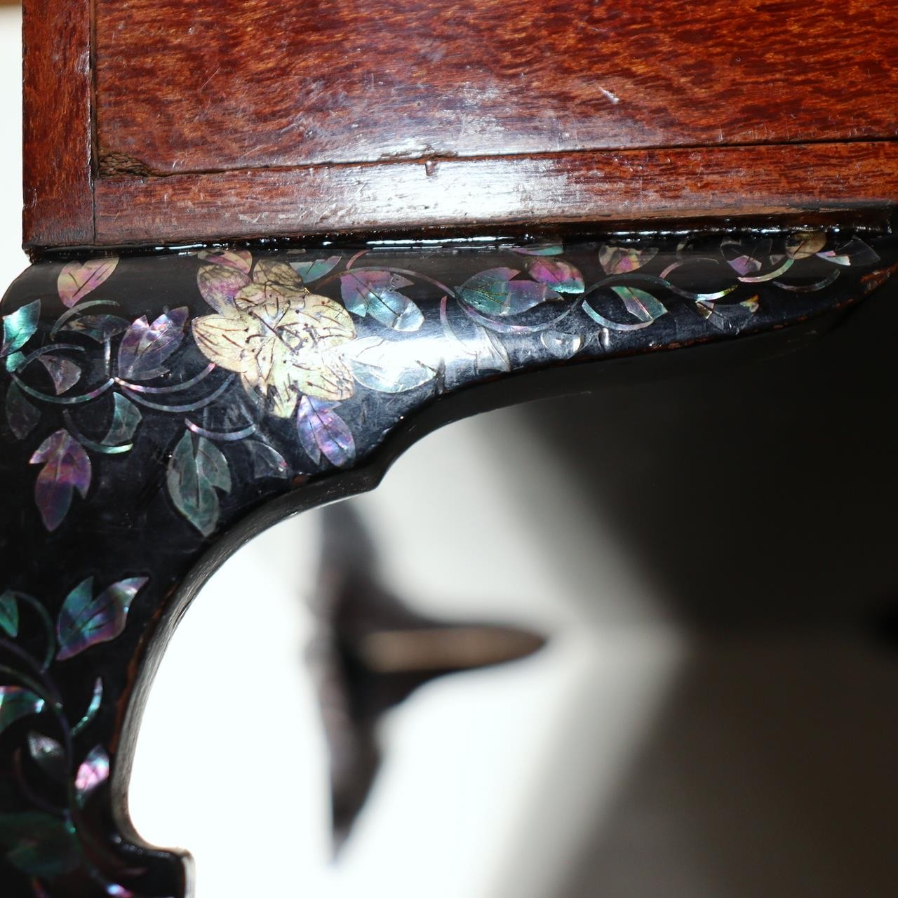 Japanese Lacquer Footed Tray Stand Mother-of-Pearl Removable Inner Tray Raden10