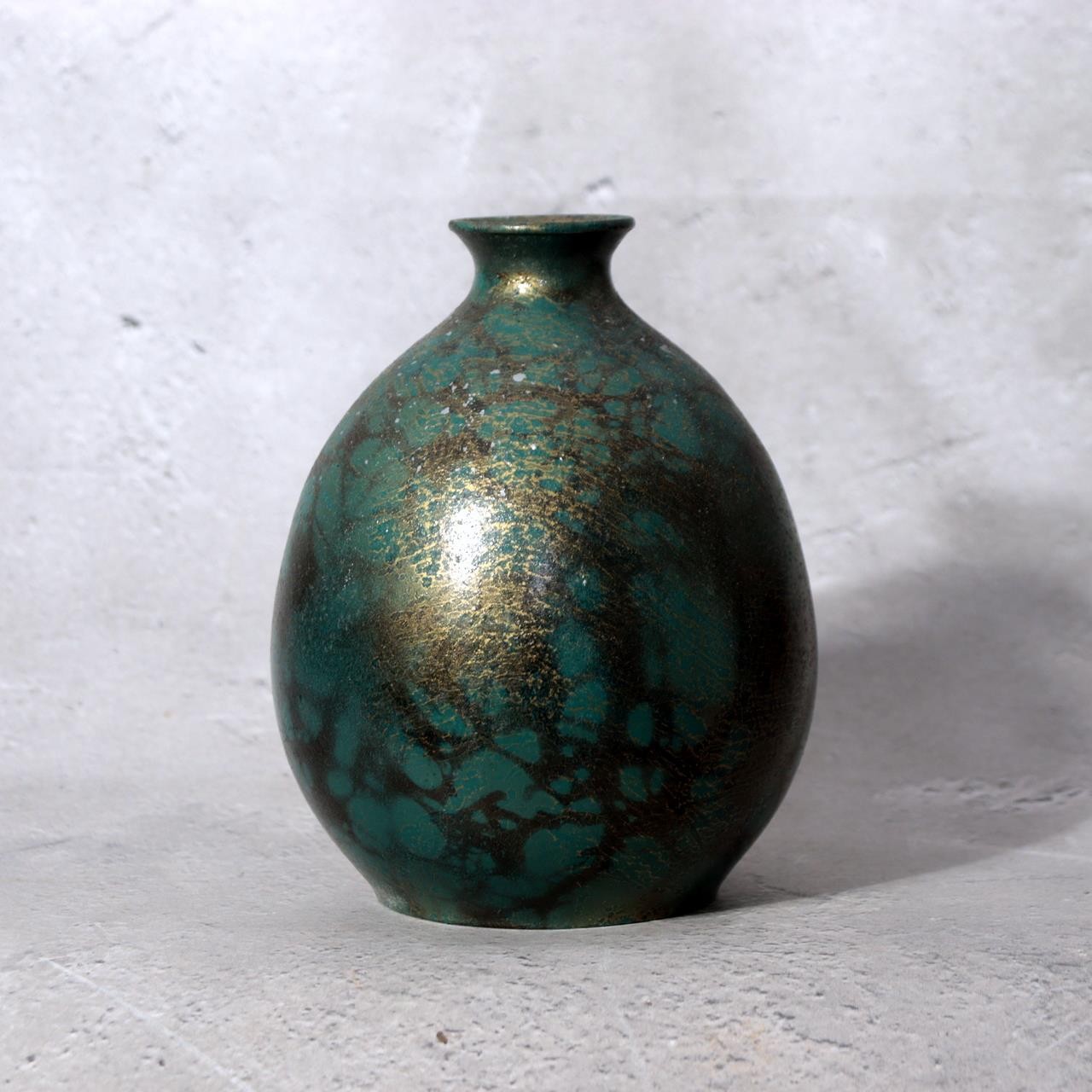 Japanese Bronze Bud Vase Green and Gold Patina Flower Holder BV7760
