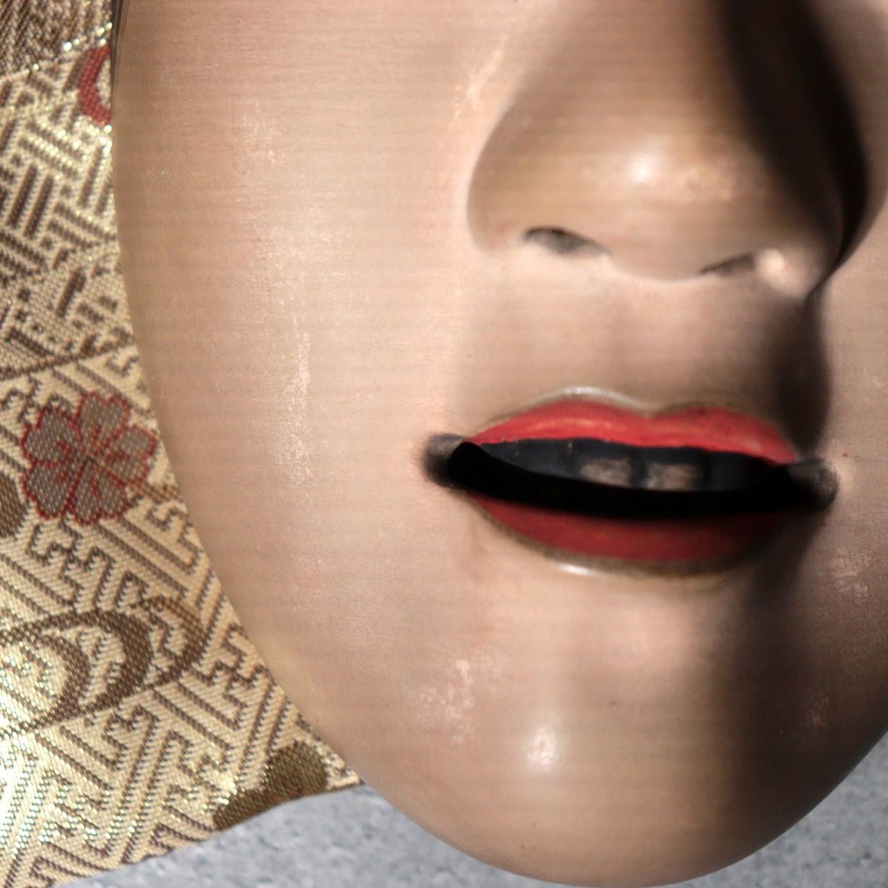 Japanese Carved Wooden Noh Mask Young Woman Antique Finish with Bag MSK5499
