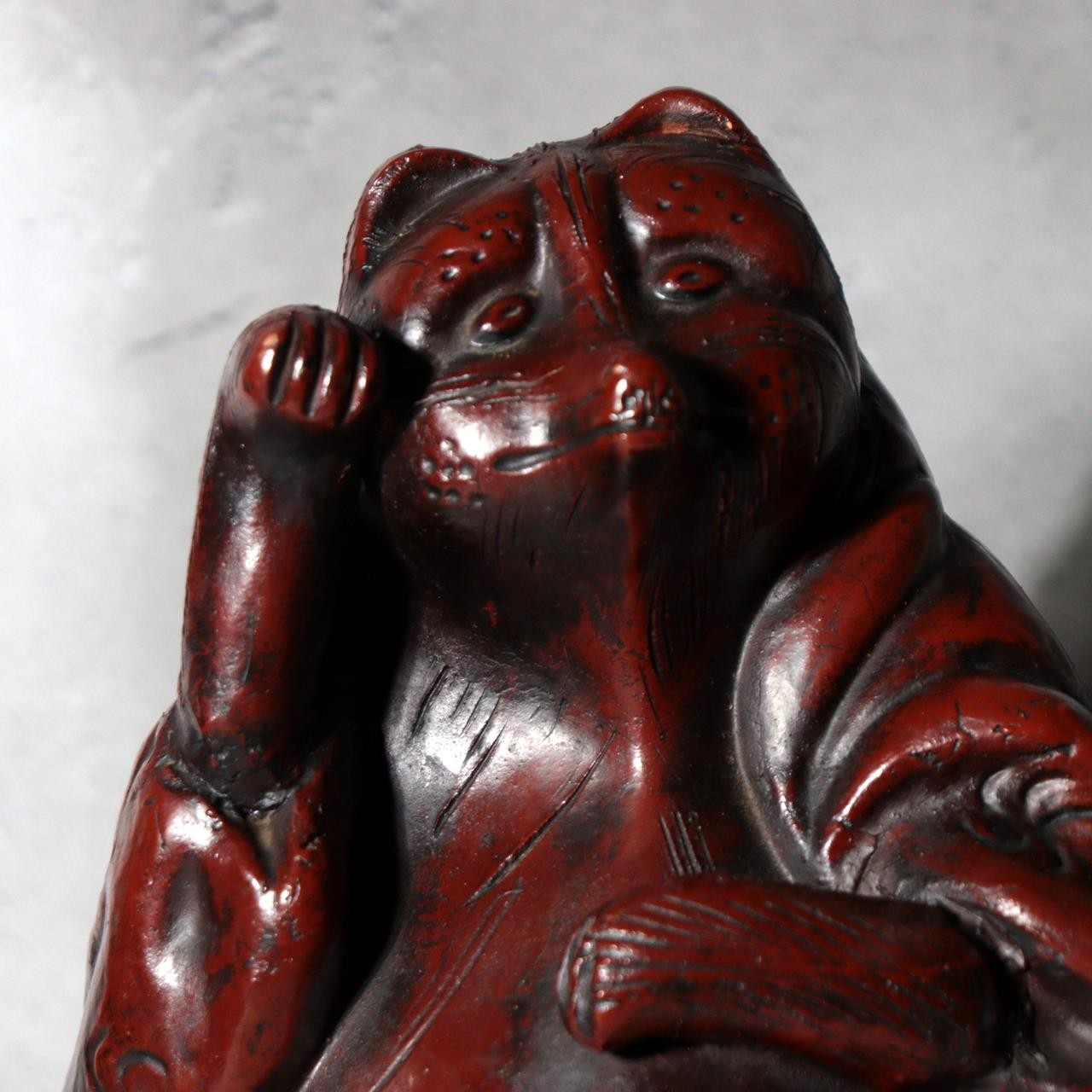 Vintage Japanese Ceramic Tanuki Okimono Tokoname Ware Beckoning Pose PCP3147