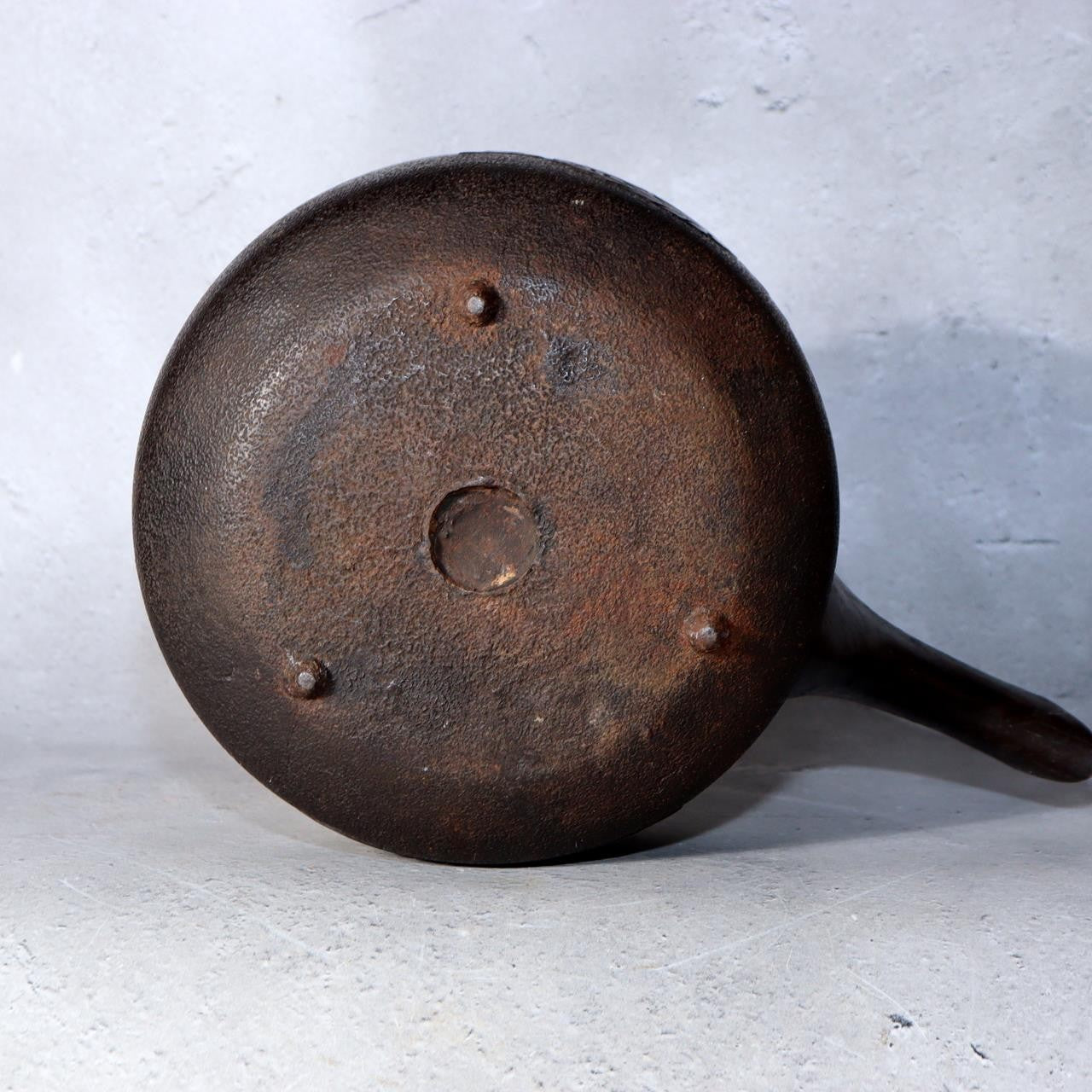 Japanese Antique Cast Iron Choshi Sake Kettles Set of 2 Kamon Inscription7