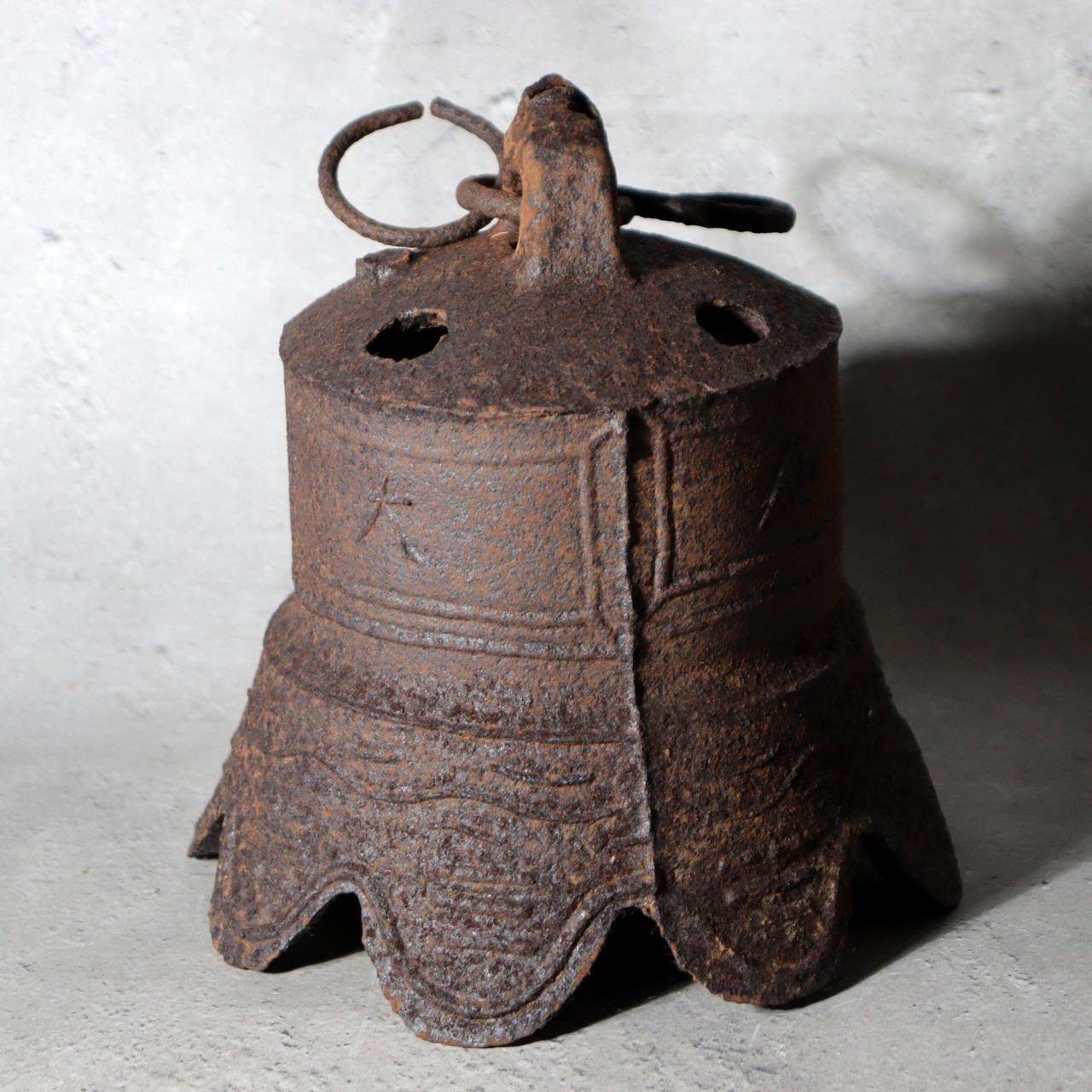 ●●　Antique Japanese Cast Iron Hanging Bell with Raised Kanji Characters BOSa635