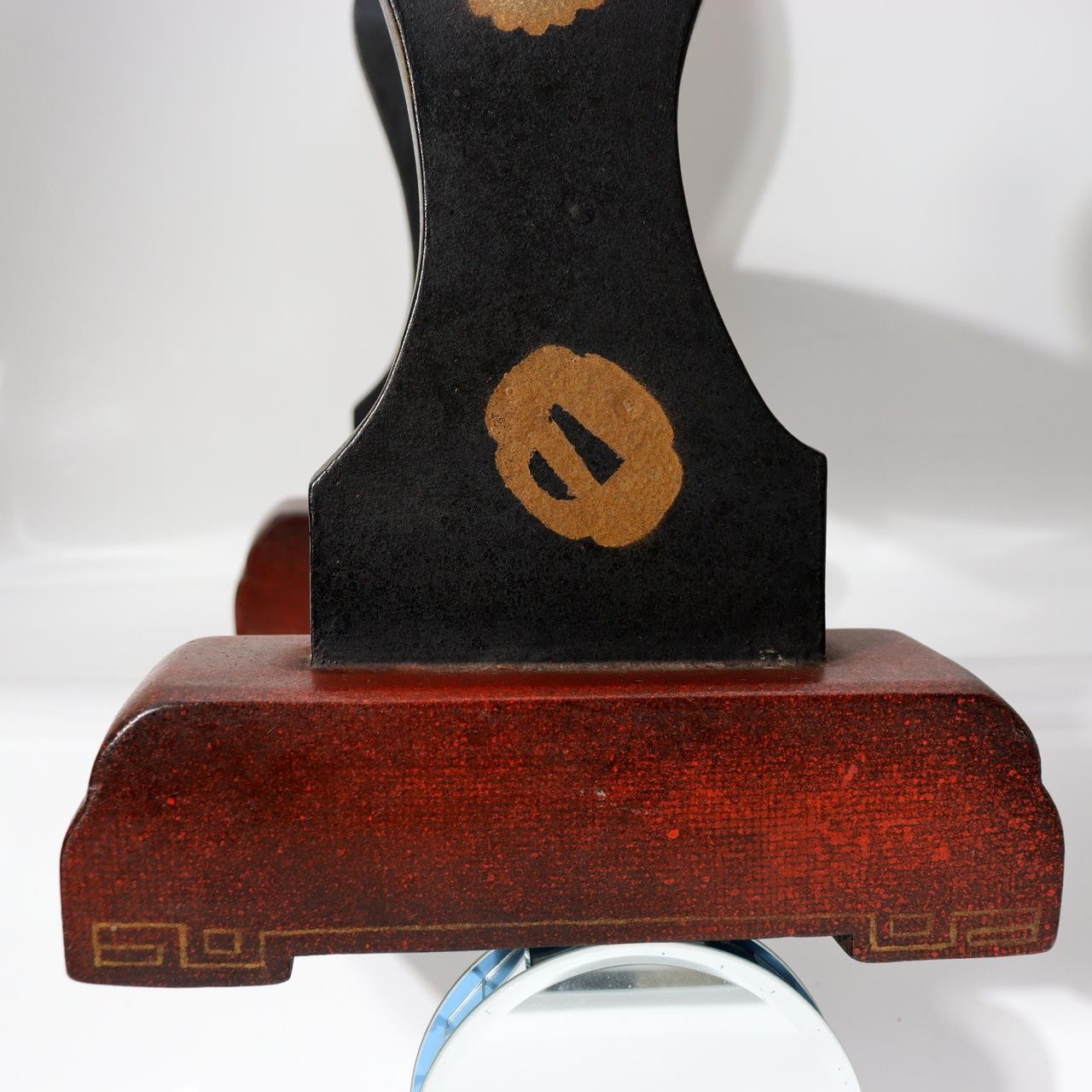 Japanese Black Lacquer Sword Stand - Maki-e Tsuba & Inaba Clan Crest SWR3618