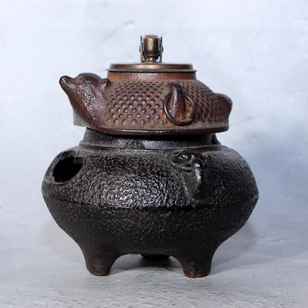 Vintage Japanese Cast Iron Tanuki "Bunbuku Chagama" Desk Lighter & Ashtray Set0