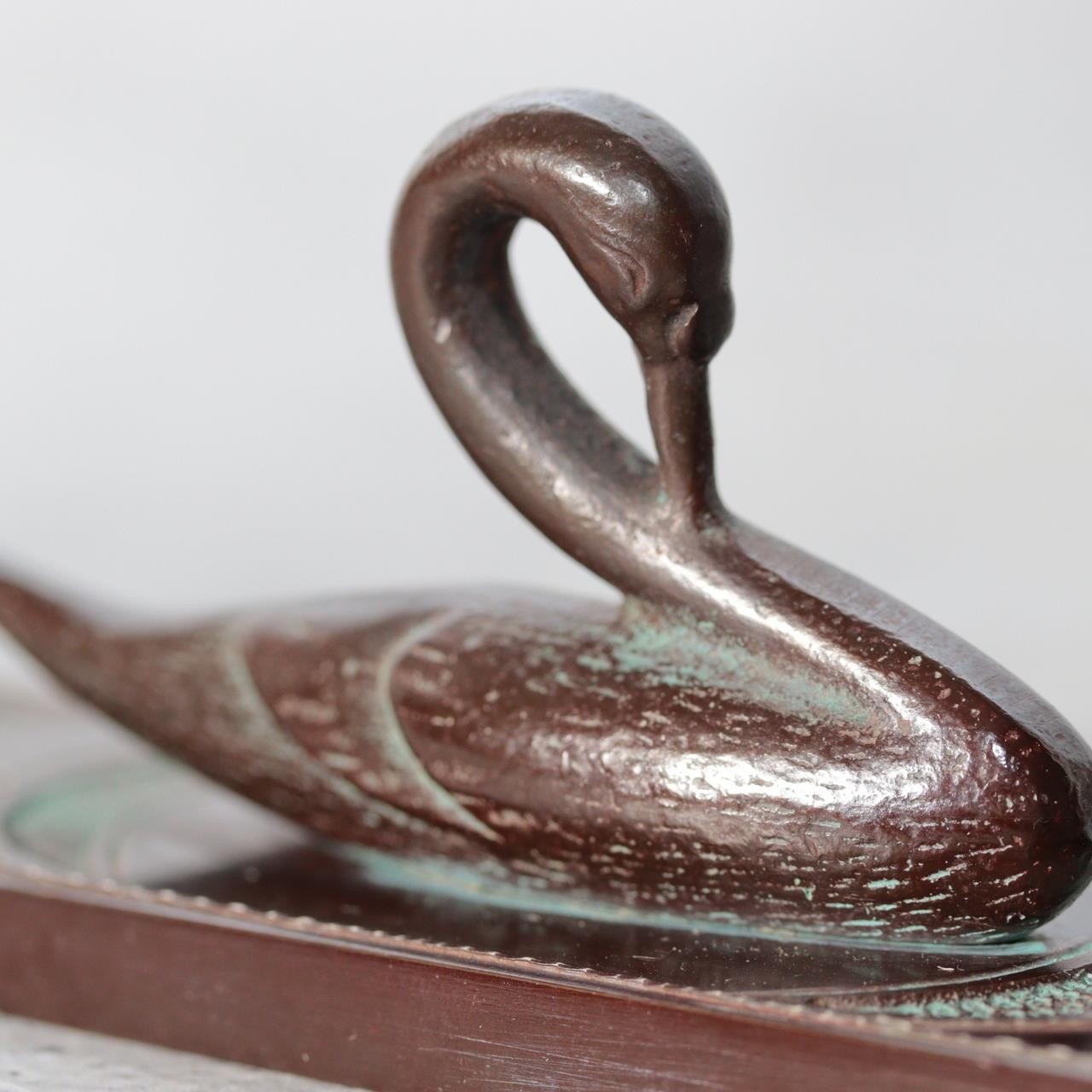 Japanese Takaoka Cast Bronze Silver Inlay Swan Paperweight Okimono Tomobako1