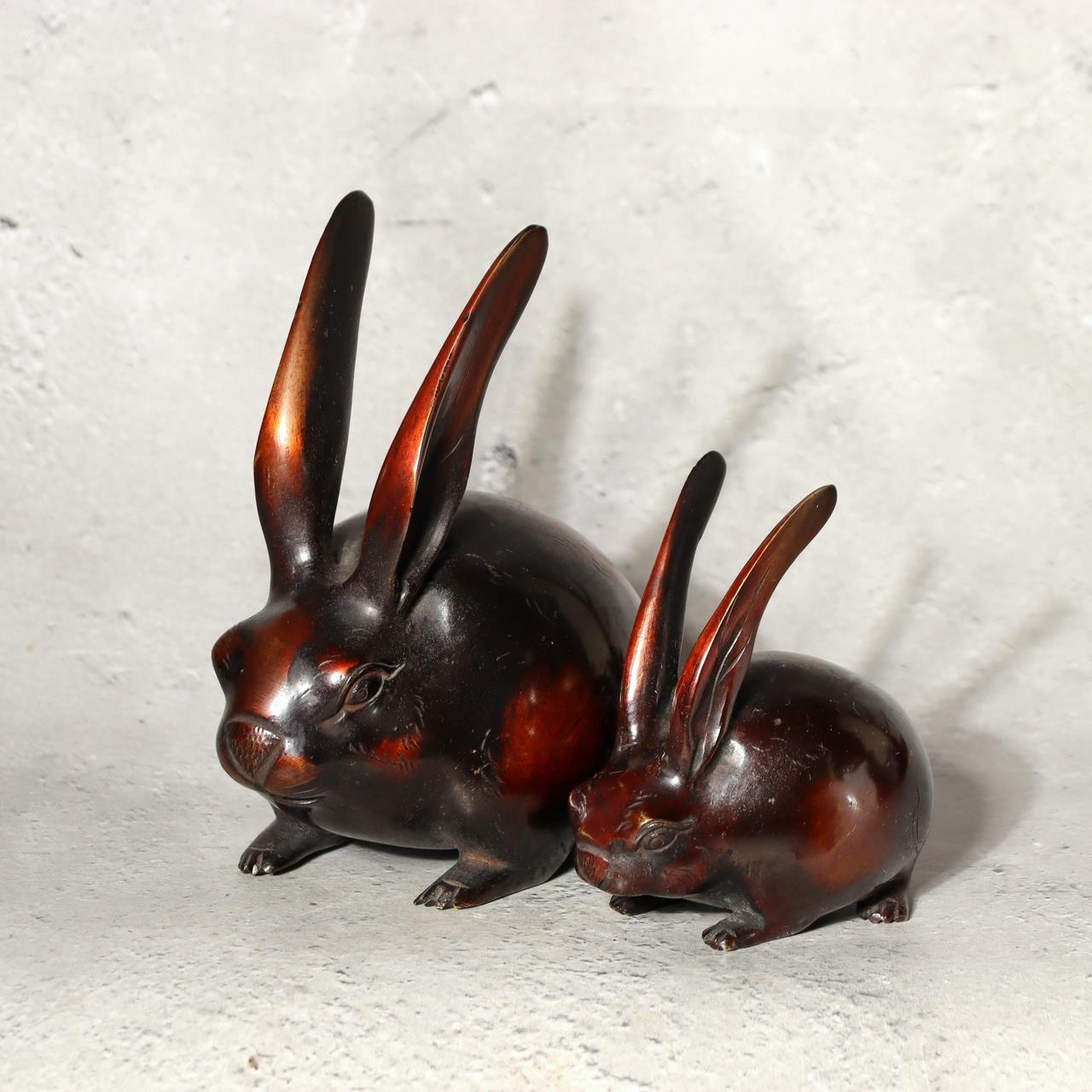 Japanese Bronze Rabbit Pair Okimono Statue Figurine Mottled Red Patina Zen9