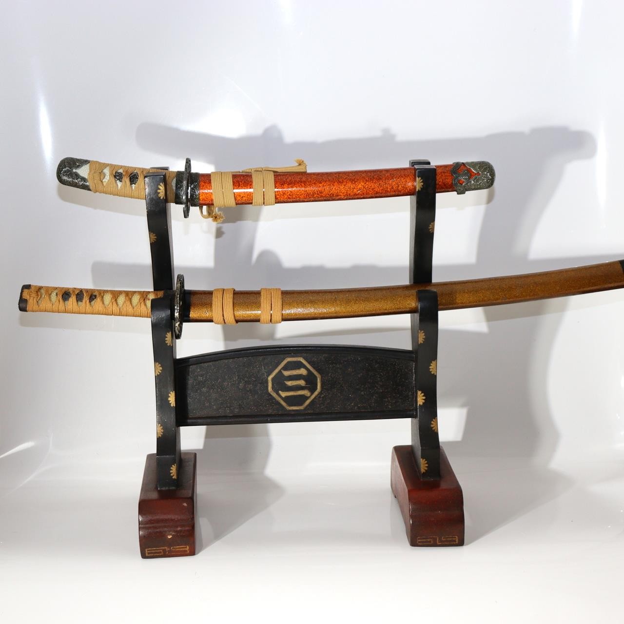Japanese Black Lacquer Sword Stand - Maki-e Tsuba & Inaba Clan Crest SWR36118