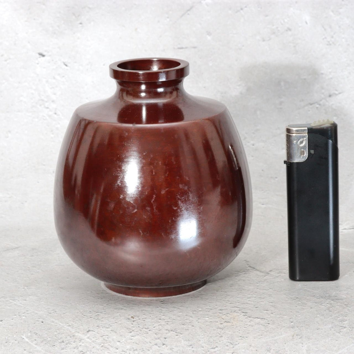 Vintage Japanese Cast Bronze Vase Yasumi Dark Red Patina Tomobako1