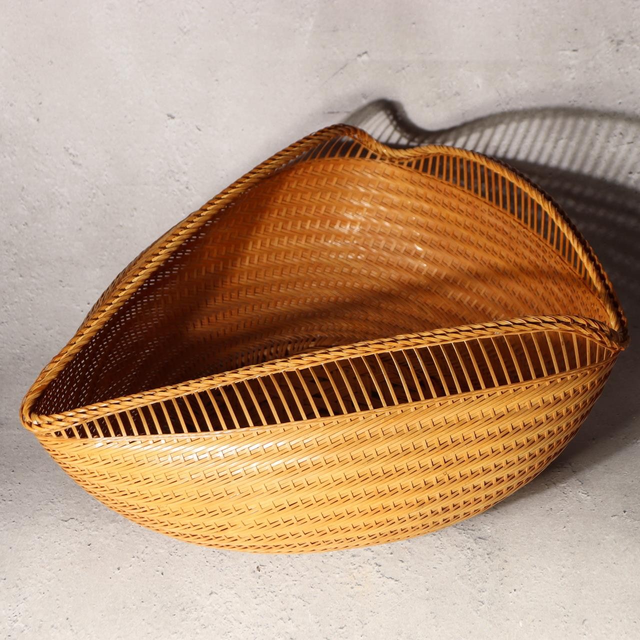 Japanese Bamboo Flower Basket Vase Hanakago Signed Chagetsu Ikebana Woven WO5230