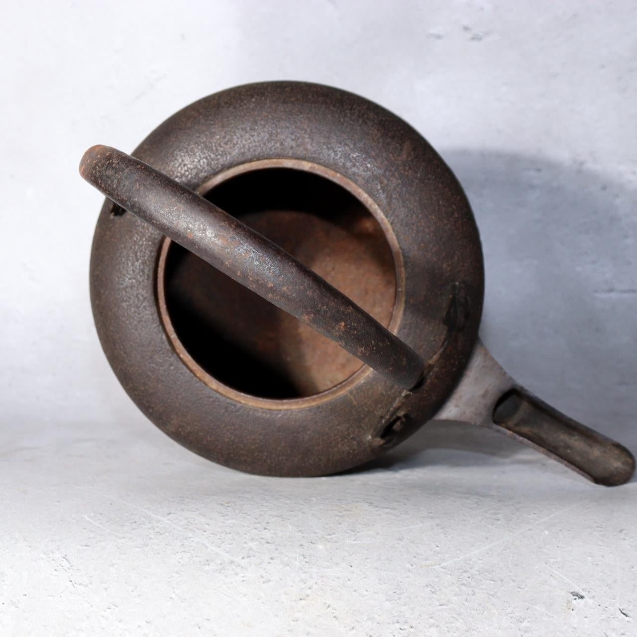 Japanese Antique Cast Iron Choshi Sake Kettles Set of 2 Kamon Inscription9