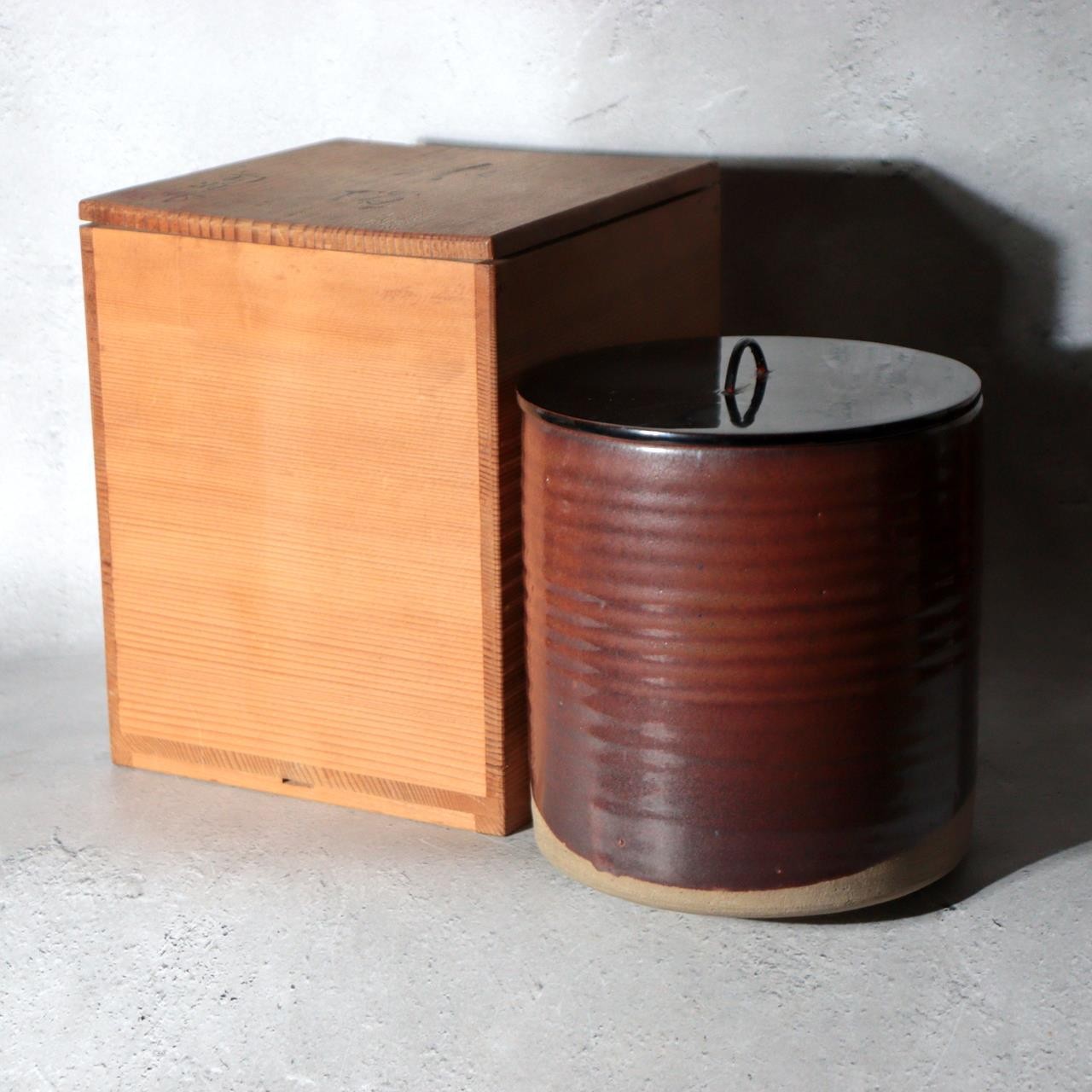 Japanese Seto Ware Ceramic Mizusashi Water Jar Brown Ribbed Texture Tomobako0