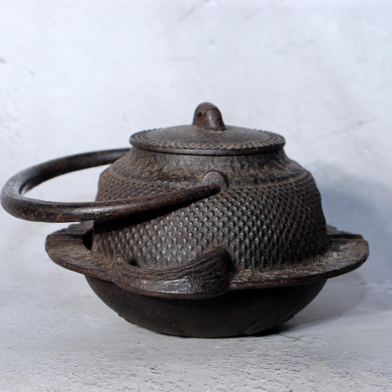 Authentic Nanbu Tekki Cast Iron Tanuki Ashtray Vintage Bunbuku Chagama Kettle2