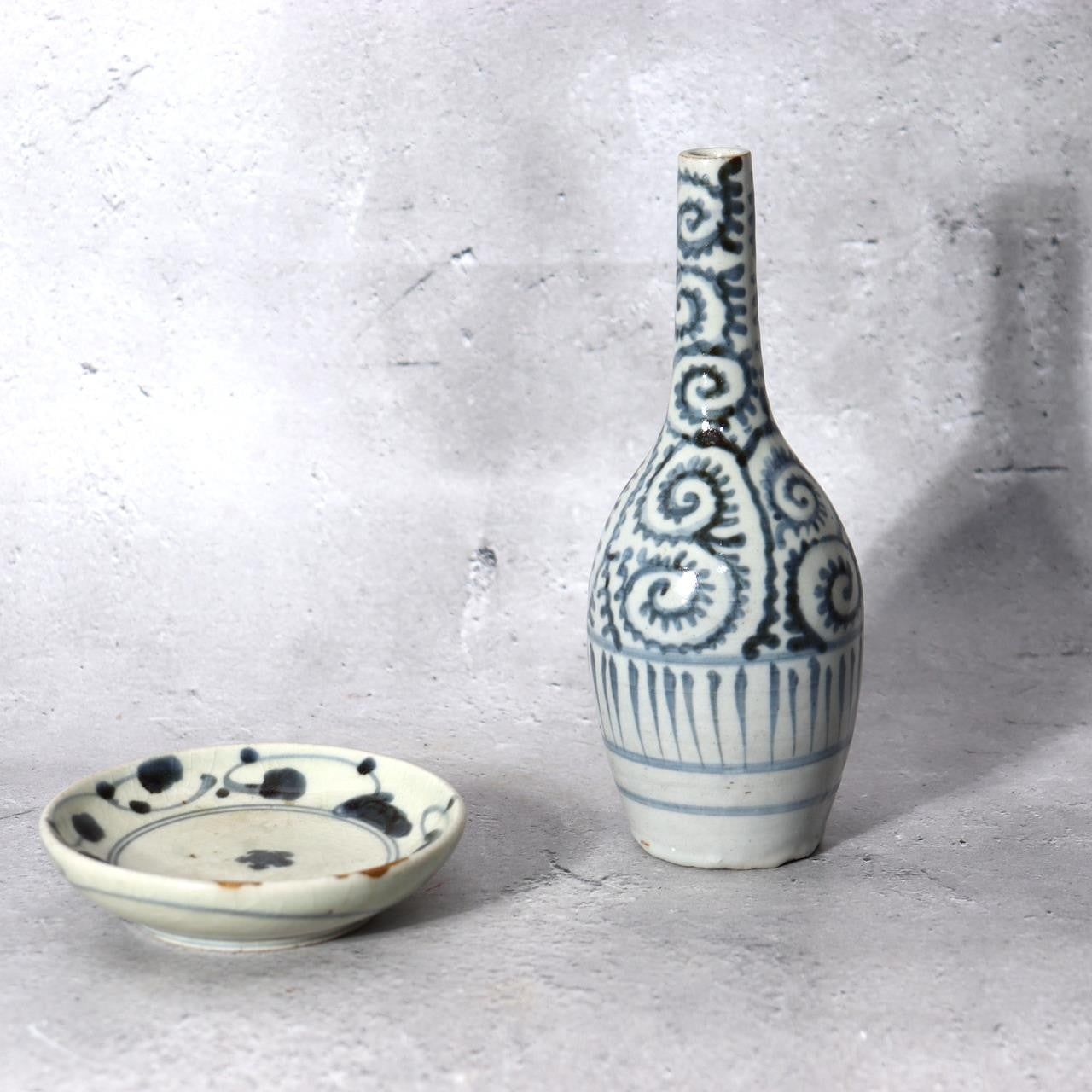Antique Japanese Imari Sometsuke Set  Tako Karakusa Slender Vase & Kozara Plate1