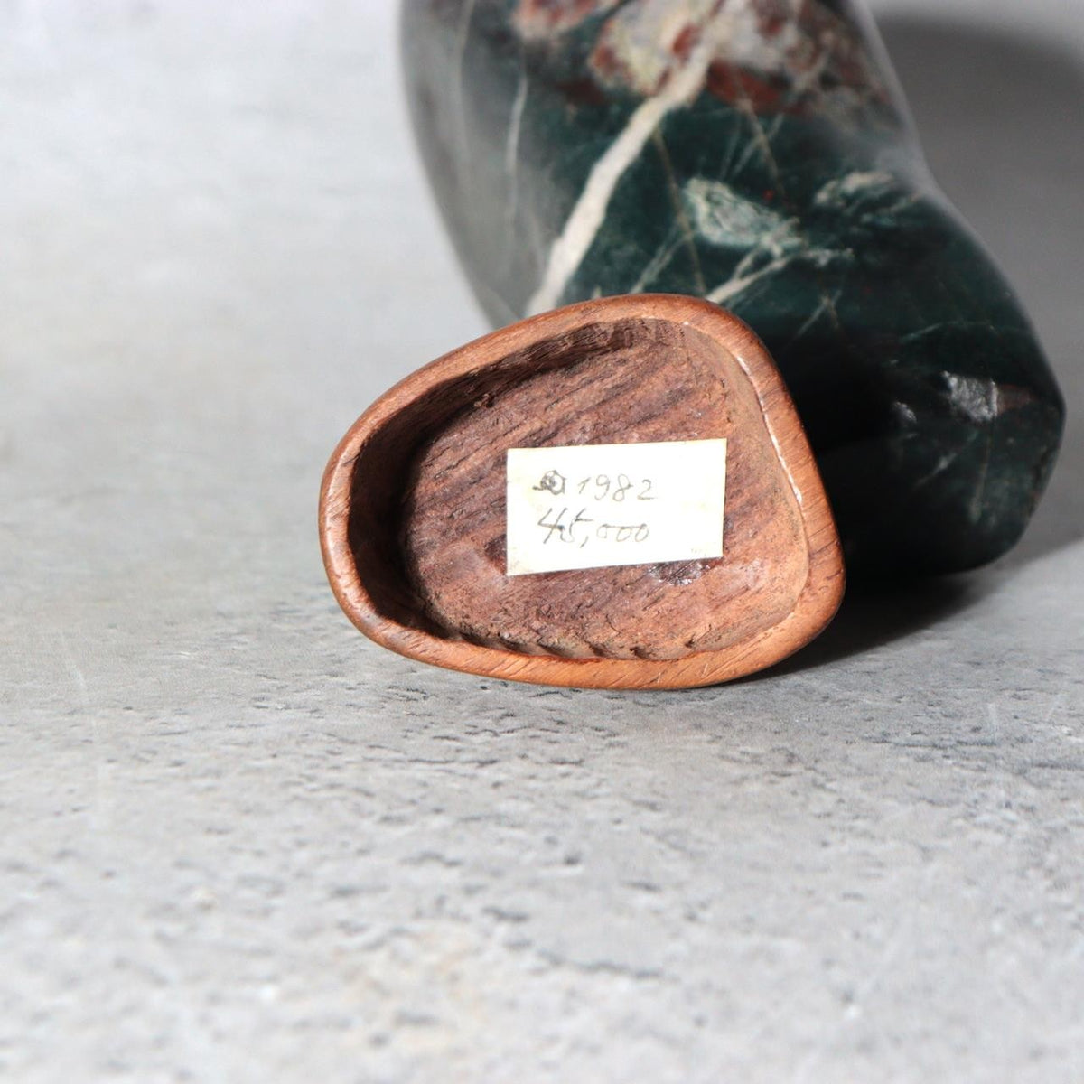 Japanese Suiseki Gifu Kujaku Kikkaseki Chrysanthemum Stone Wooden Base SS2419