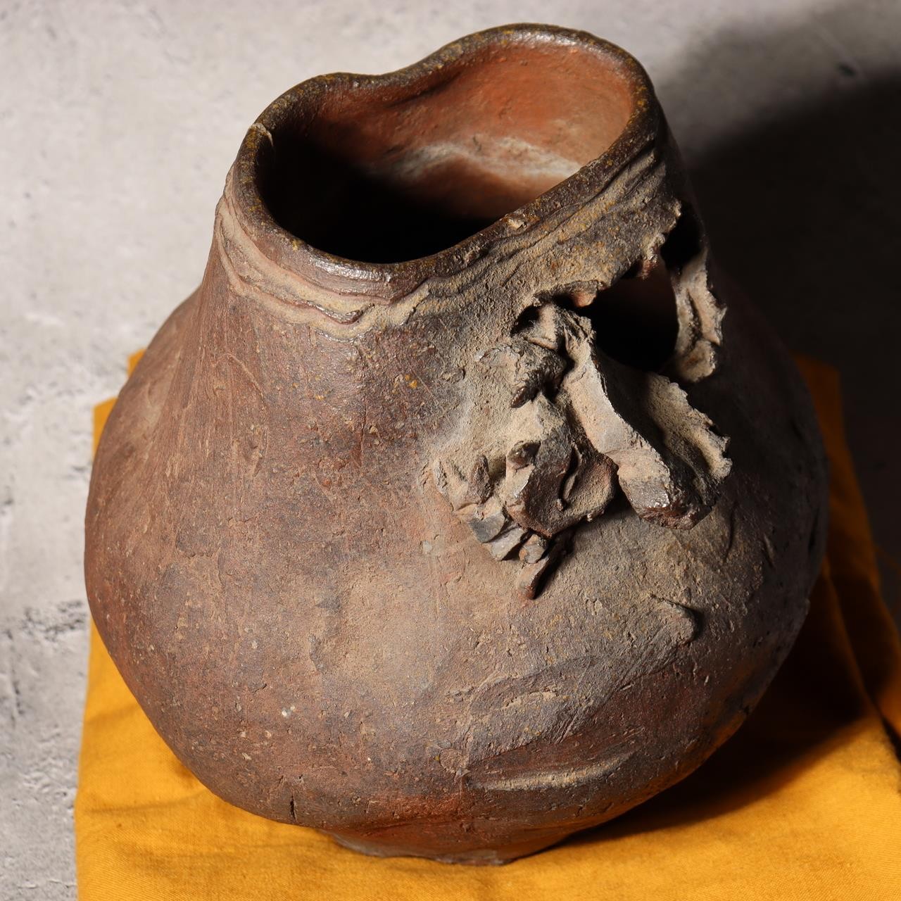 Japanese Pottery Flower Vase Crab Yaburebukuro Torn Sack Tokoname Rakuzan Style1