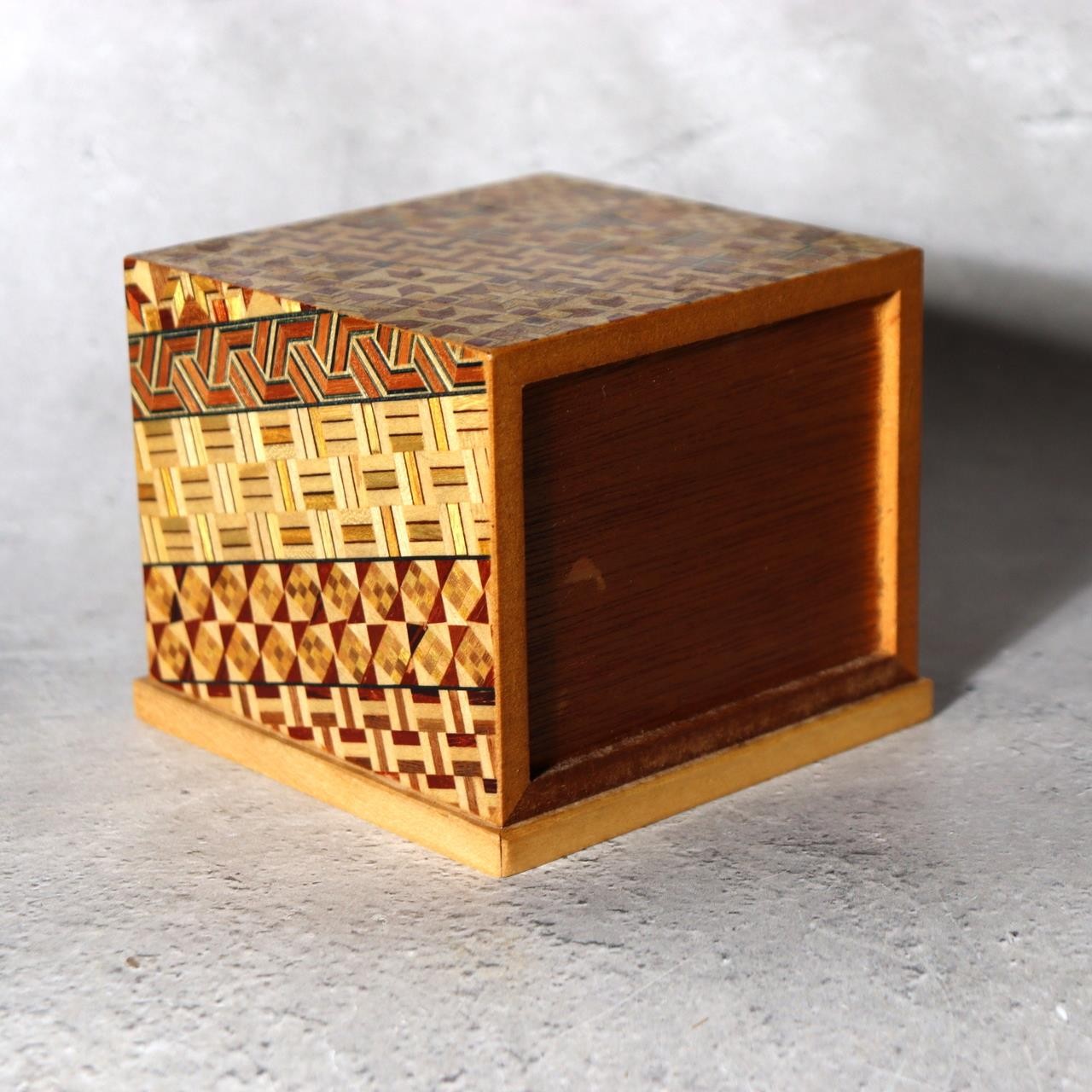 Vintage Japanese Bamboo Lidded Box Hakone Yosegi Chest Lacquer Sake Cup Set7