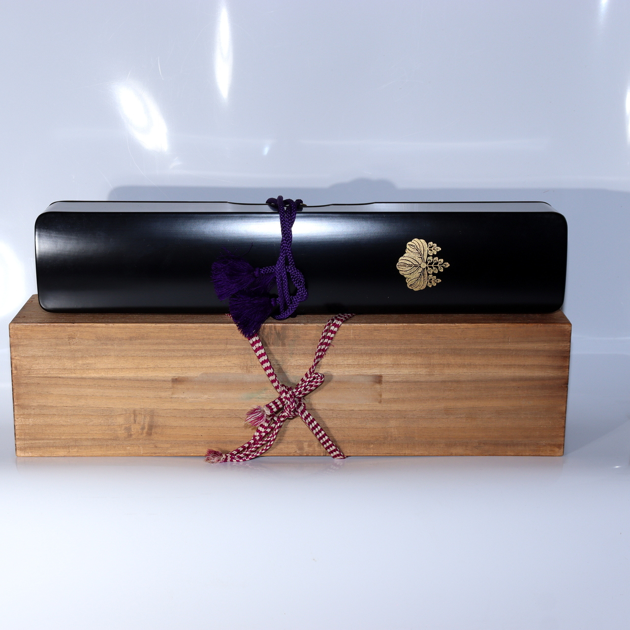 Vintage Japanese Lacquered Tanto Box Gold Paulownia Crest Sword Fittings Case