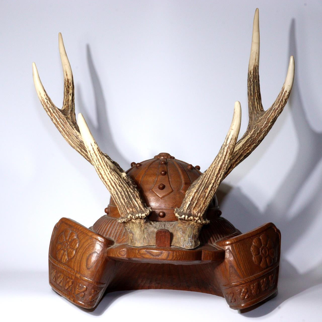 Japanese wooden Sword Rack Stand Helmet Kabuto Deer antlers Kazuno SWR343