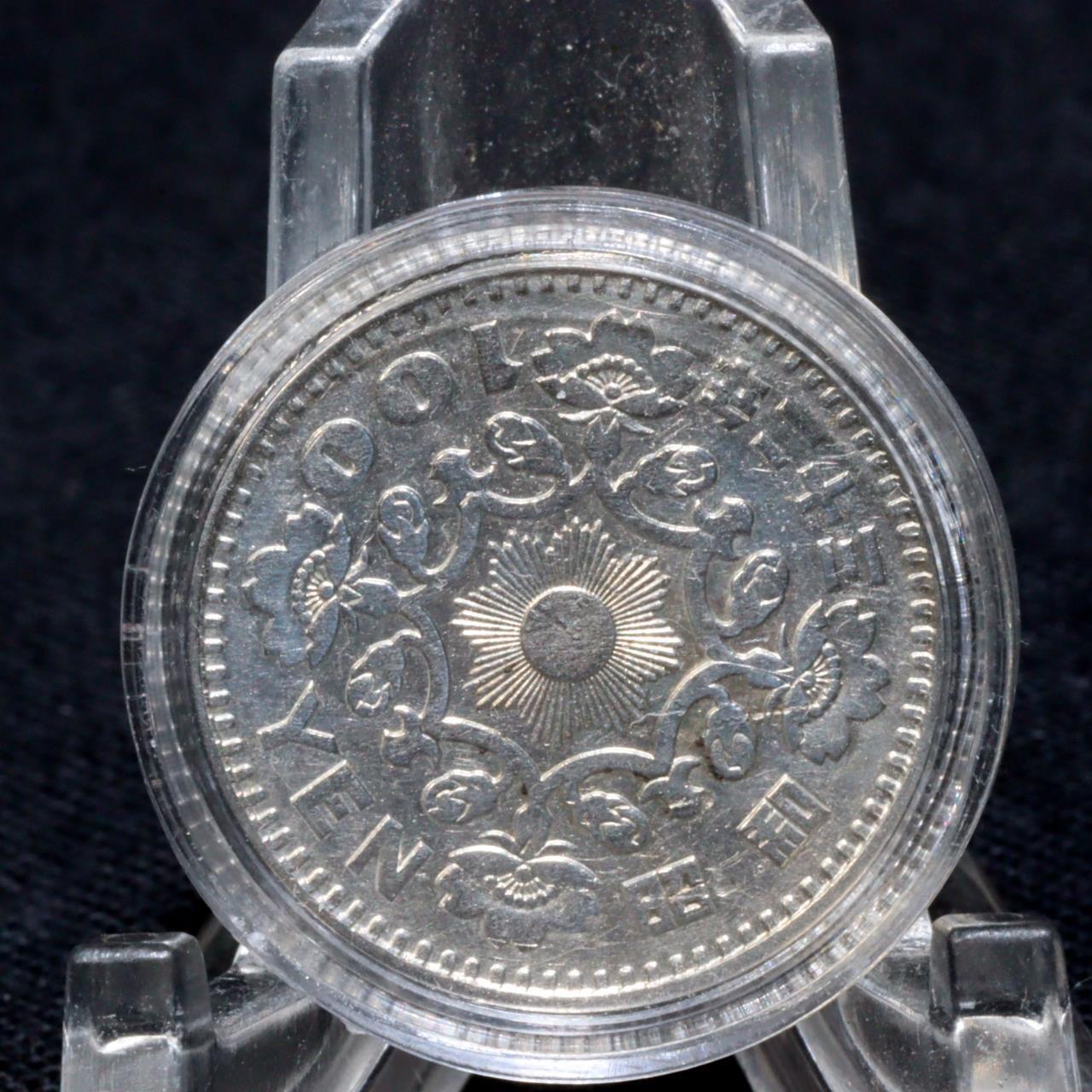 Japanese Numismatic charm 100 yen Coin money showa VG292