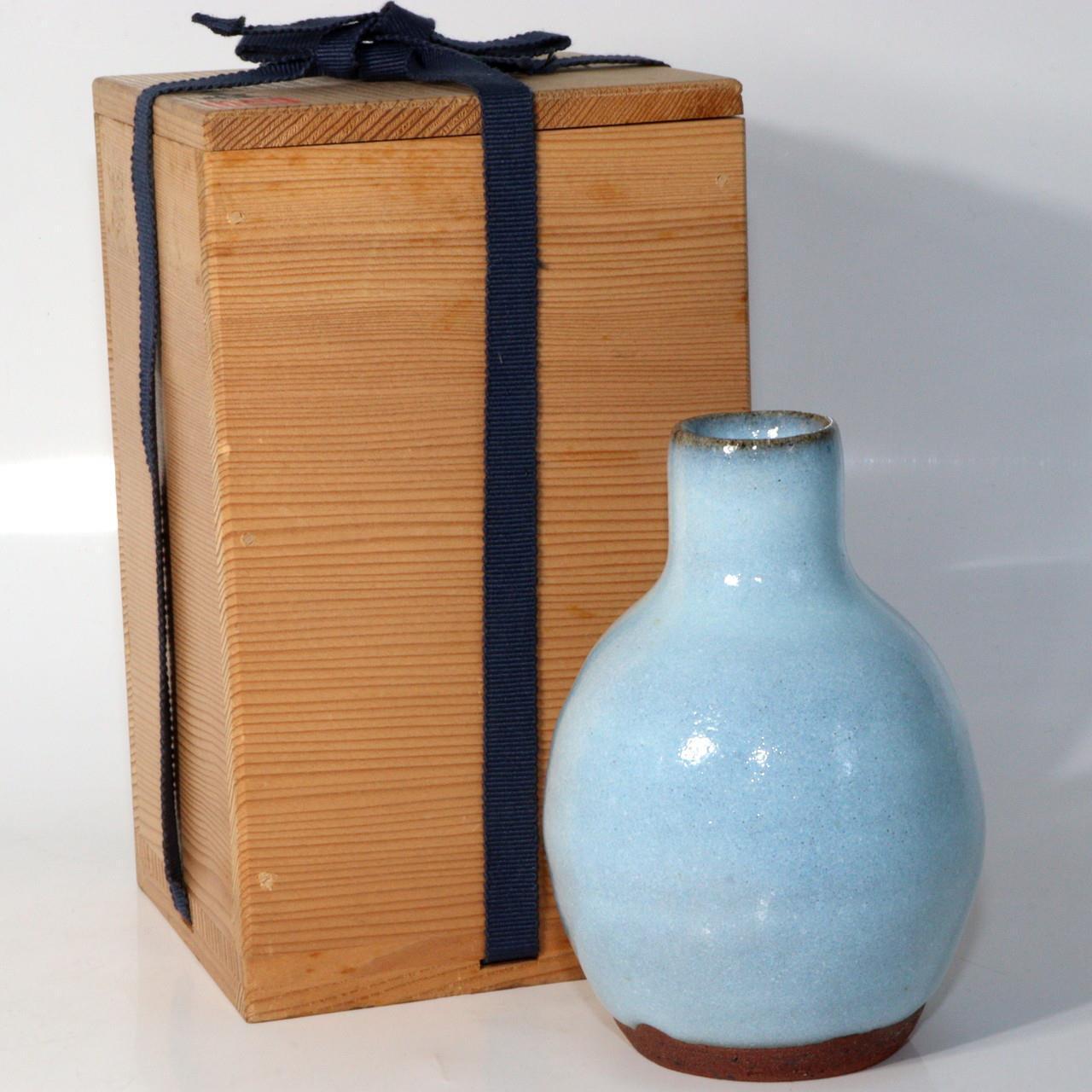 Japanese Pottery Ceramic blue glazed Miyashita Zenji sake cup signed w / box